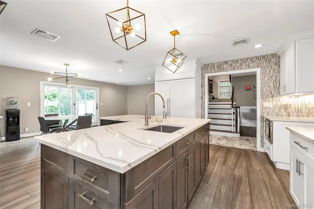 816 Cliffside Avenue North Woodmere NY 11581