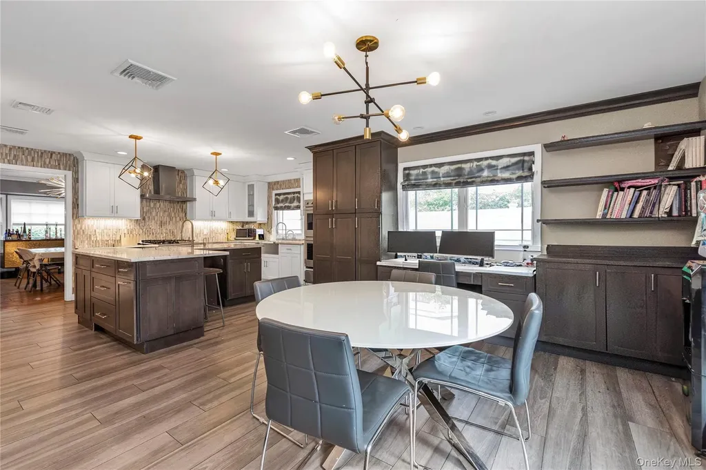 816 Cliffside Avenue North Woodmere NY 11581