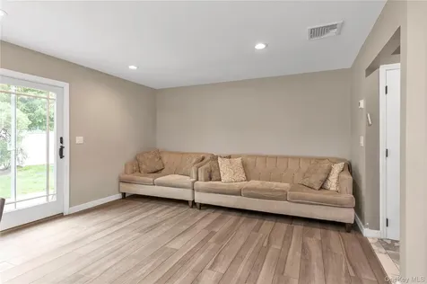 816 Cliffside Avenue North Woodmere NY 11581