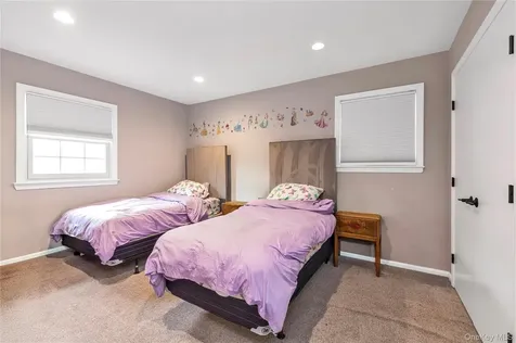 816 Cliffside Avenue North Woodmere NY 11581