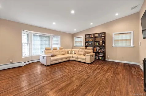 816 Cliffside Avenue North Woodmere NY 11581