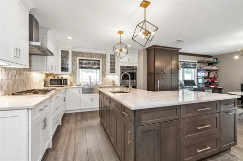 816 Cliffside Avenue North Woodmere NY 11581