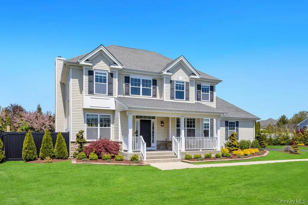 25 Maidstone Lane Wading River NY 11792