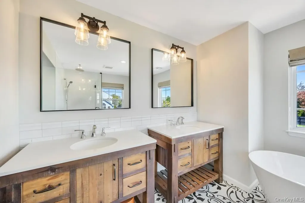 25 Maidstone Lane Wading River NY 11792