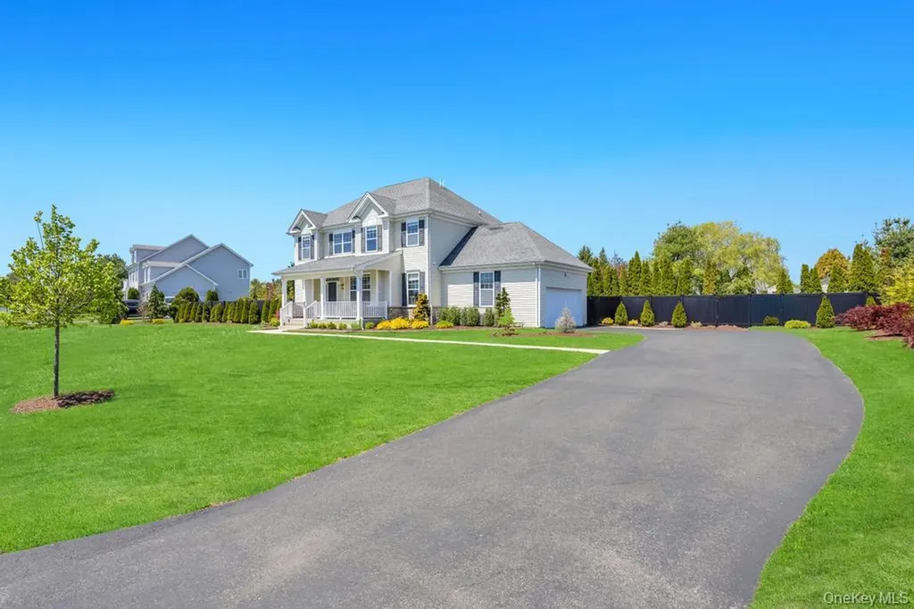 25 Maidstone Lane Wading River NY 11792