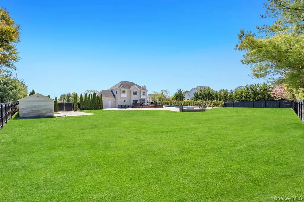 25 Maidstone Lane Wading River NY 11792