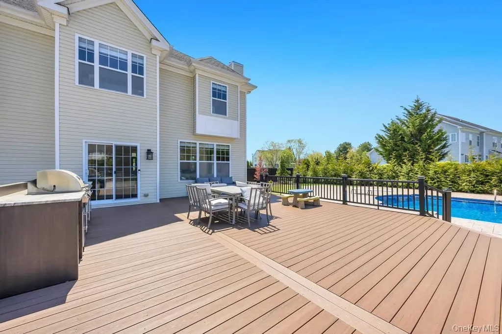 25 Maidstone Lane Wading River NY 11792