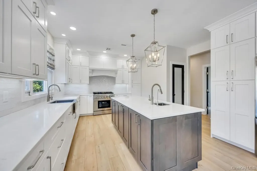 25 Maidstone Lane Wading River NY 11792
