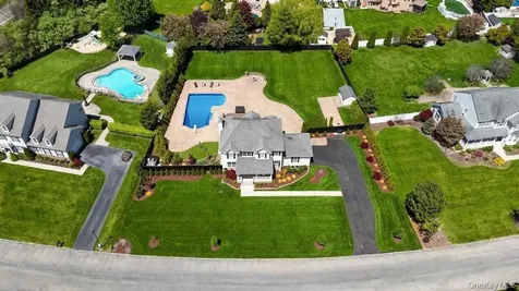 25 Maidstone Lane Wading River NY 11792