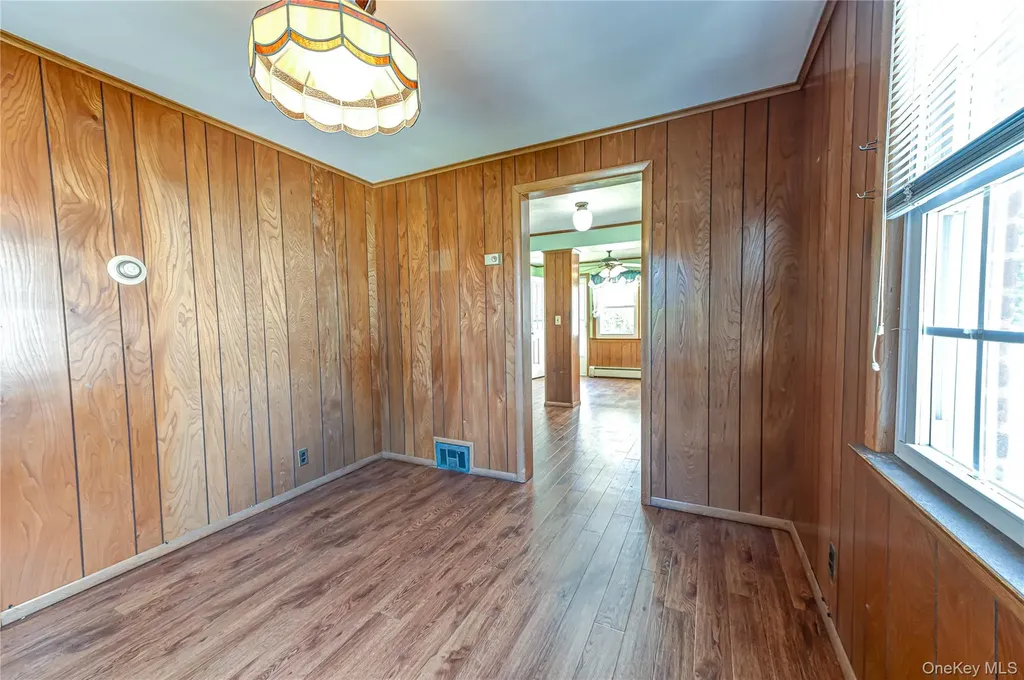 375 Latham Road Mineola NY 11501