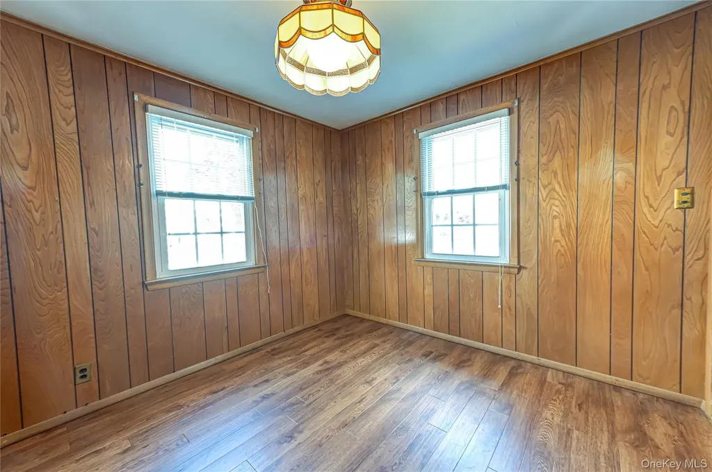 375 Latham Road Mineola NY 11501