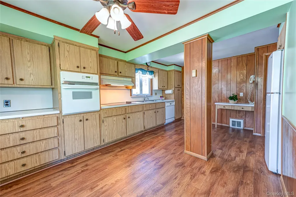 375 Latham Road Mineola NY 11501