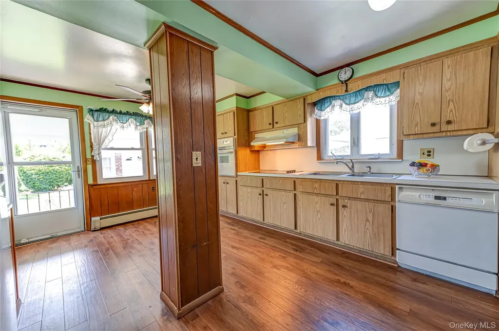 375 Latham Road Mineola NY 11501