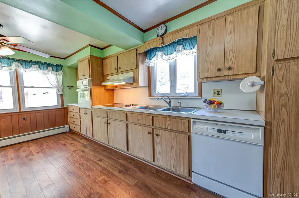 375 Latham Road Mineola NY 11501