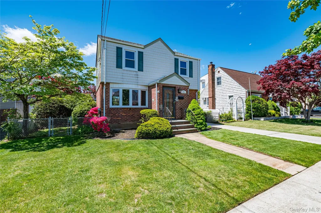 375 Latham Road Mineola NY 11501