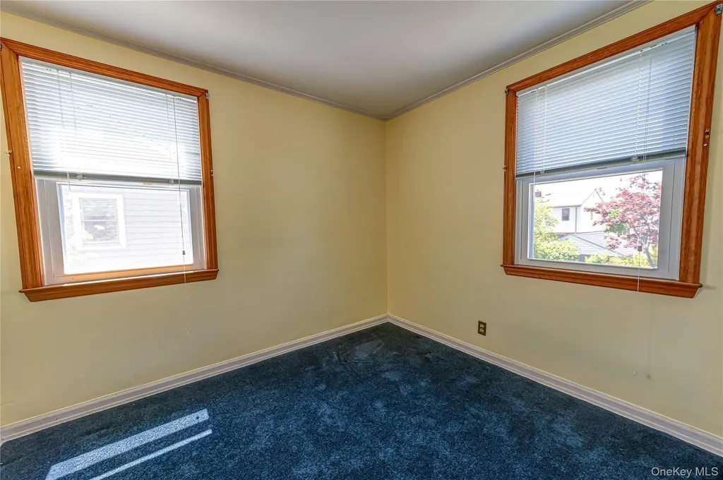 375 Latham Road Mineola NY 11501
