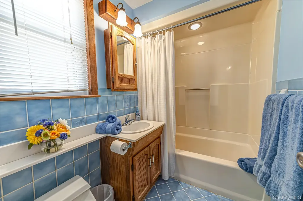 375 Latham Road Mineola NY 11501