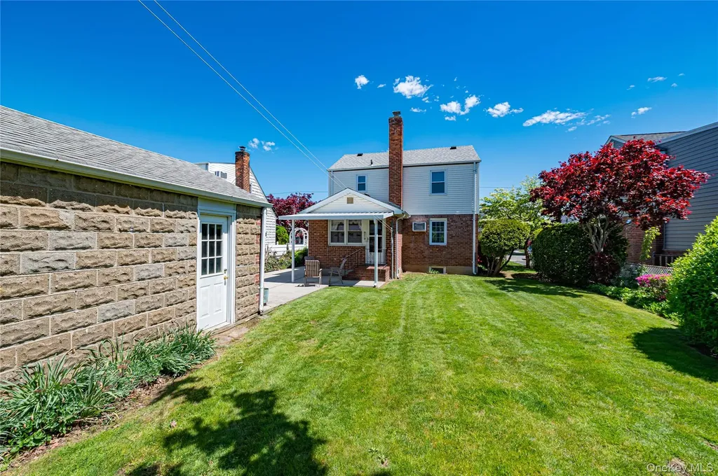 375 Latham Road Mineola NY 11501