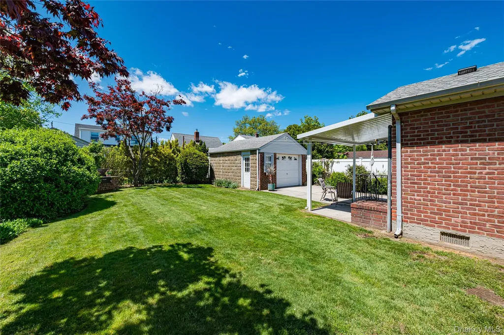 375 Latham Road Mineola NY 11501