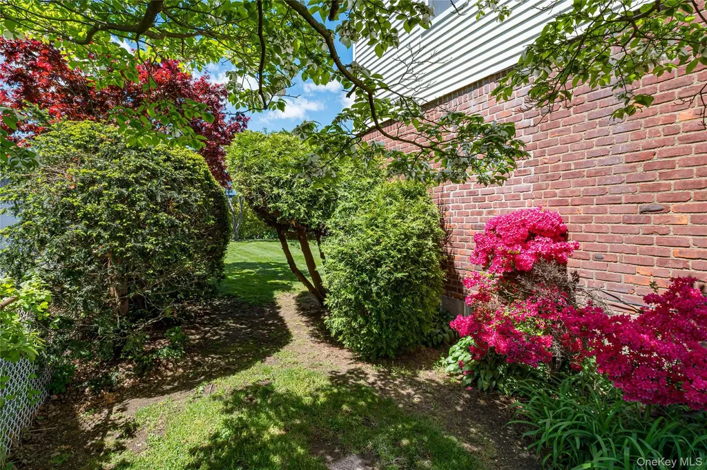 375 Latham Road Mineola NY 11501