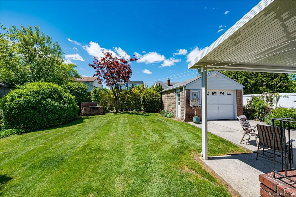 375 Latham Road Mineola NY 11501