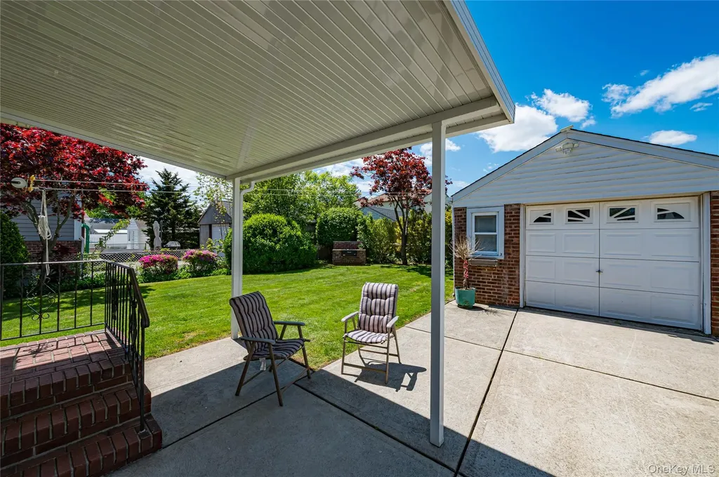 375 Latham Road Mineola NY 11501