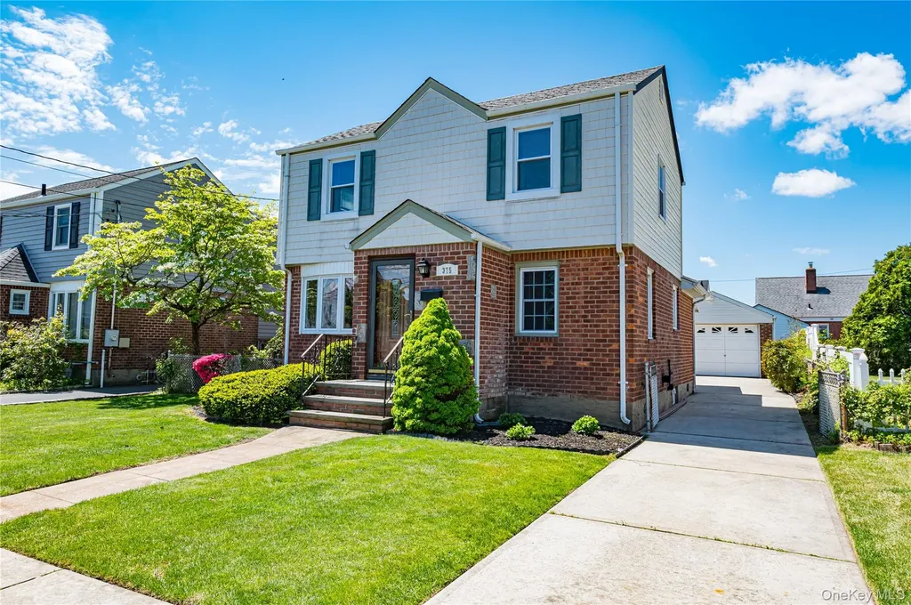 375 Latham Road Mineola NY 11501