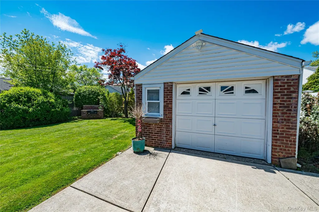 375 Latham Road Mineola NY 11501