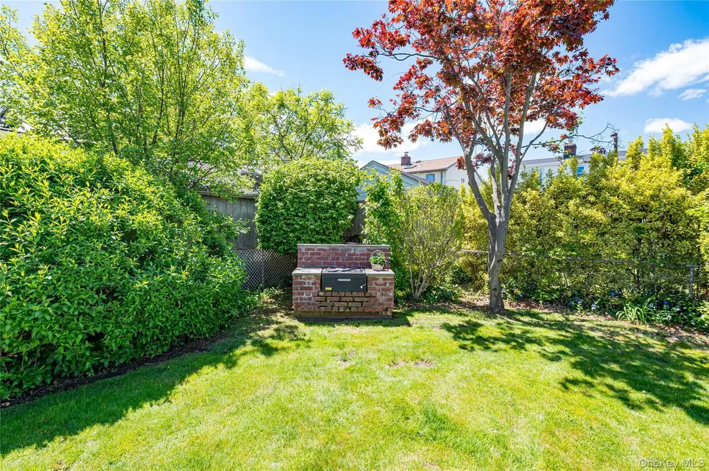 375 Latham Road Mineola NY 11501
