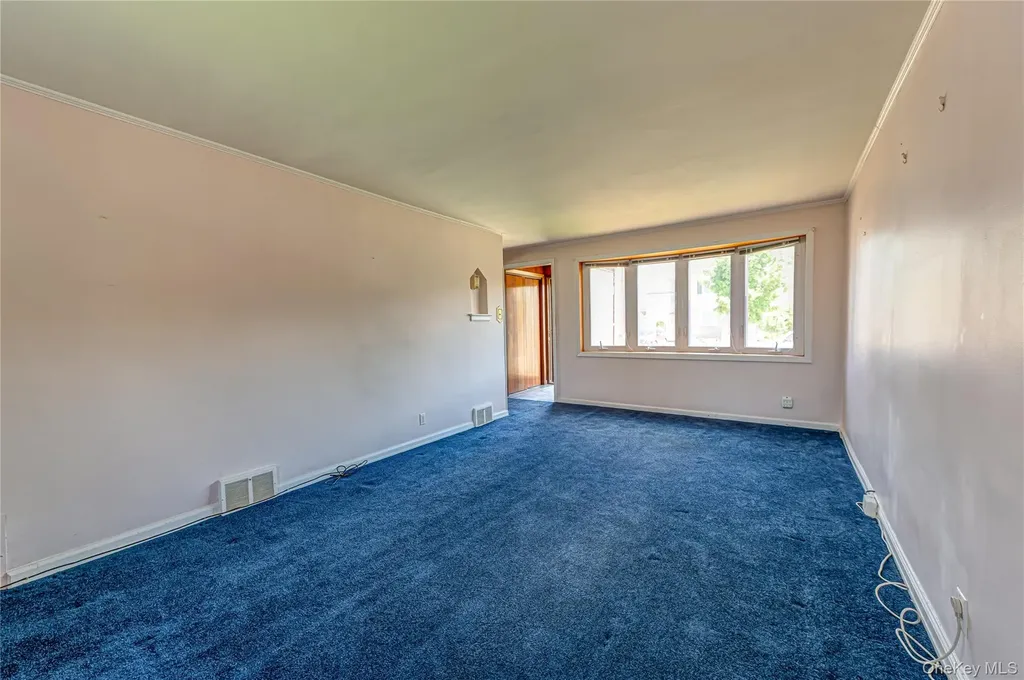 375 Latham Road Mineola NY 11501