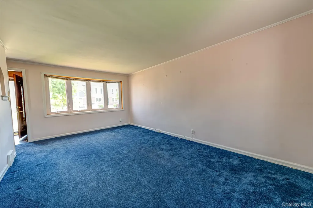 375 Latham Road Mineola NY 11501