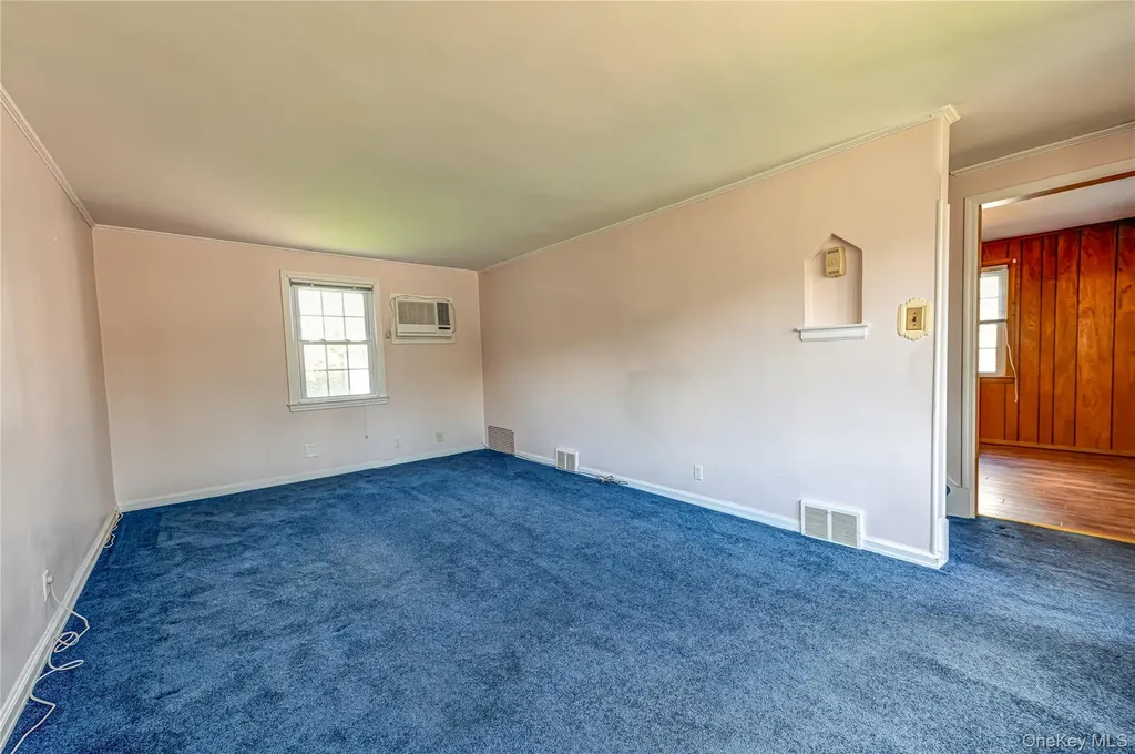 375 Latham Road Mineola NY 11501