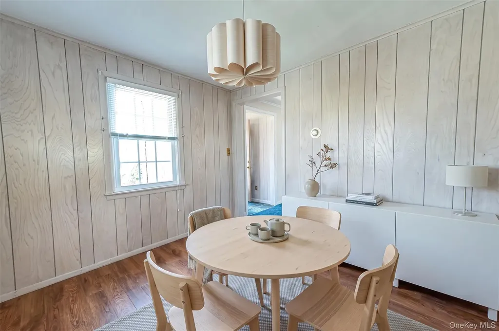 375 Latham Road Mineola NY 11501