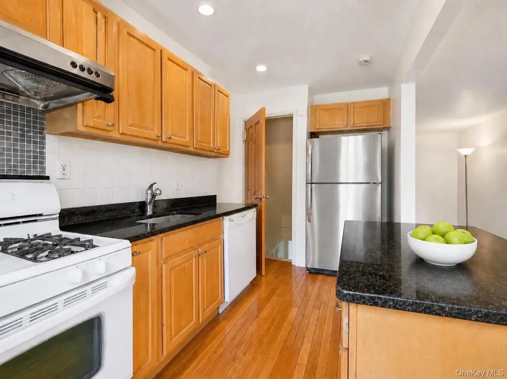 110-49 64 Road Forest Hills NY 11375