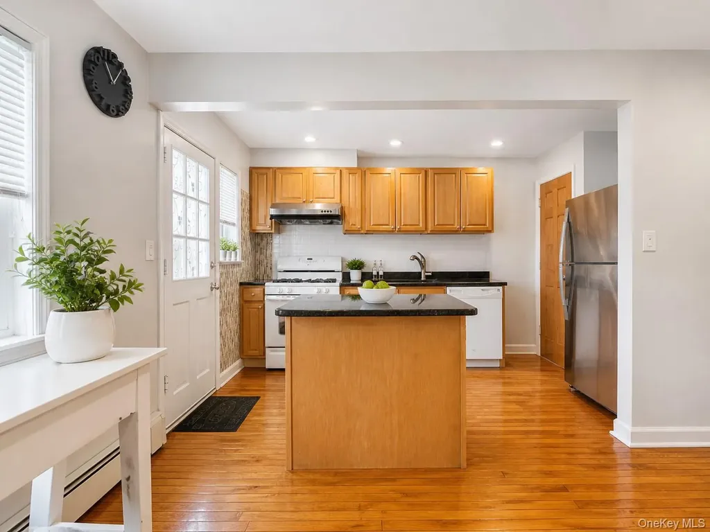 110-49 64 Road Forest Hills NY 11375