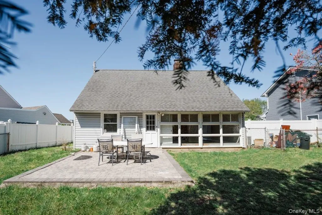71 Chimney Lane Levittown NY 11756