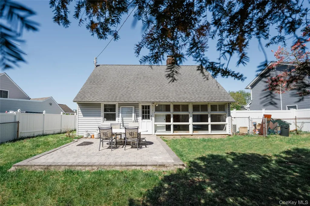 71 Chimney Lane Levittown NY 11756