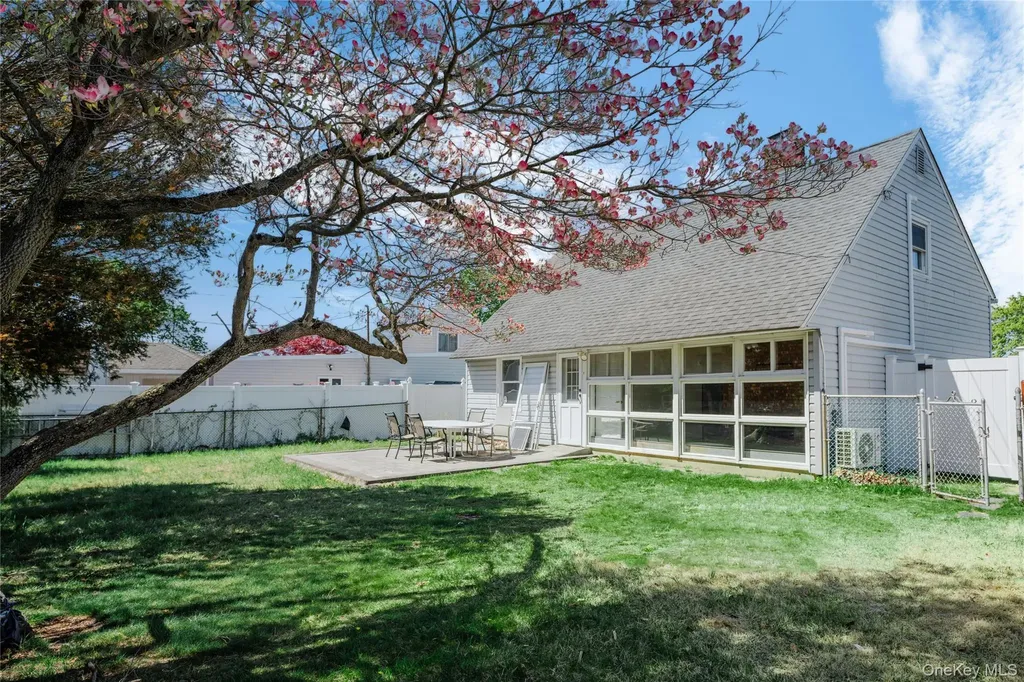 71 Chimney Lane Levittown NY 11756