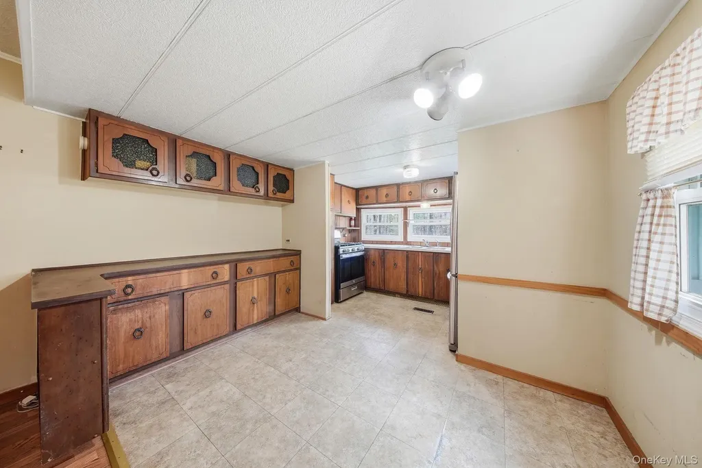 88 W Peenpack Trail Sparrowbush NY 12780