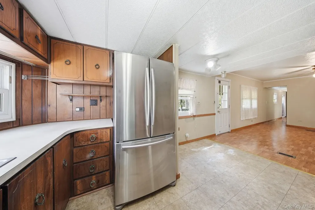 88 W Peenpack Trail Sparrowbush NY 12780
