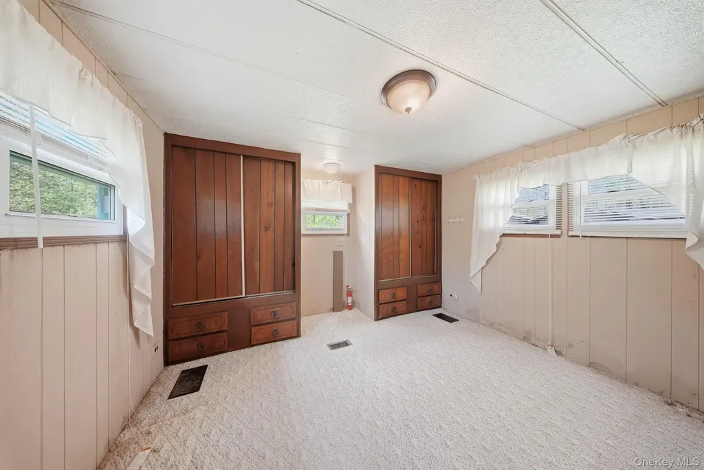 88 W Peenpack Trail Sparrowbush NY 12780