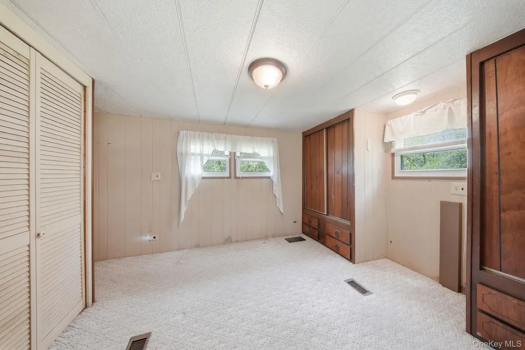 88 W Peenpack Trail Sparrowbush NY 12780