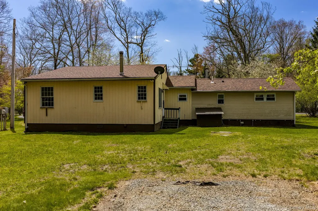 88 W Peenpack Trail Sparrowbush NY 12780