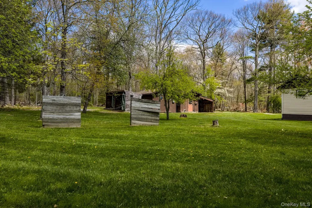88 W Peenpack Trail Sparrowbush NY 12780
