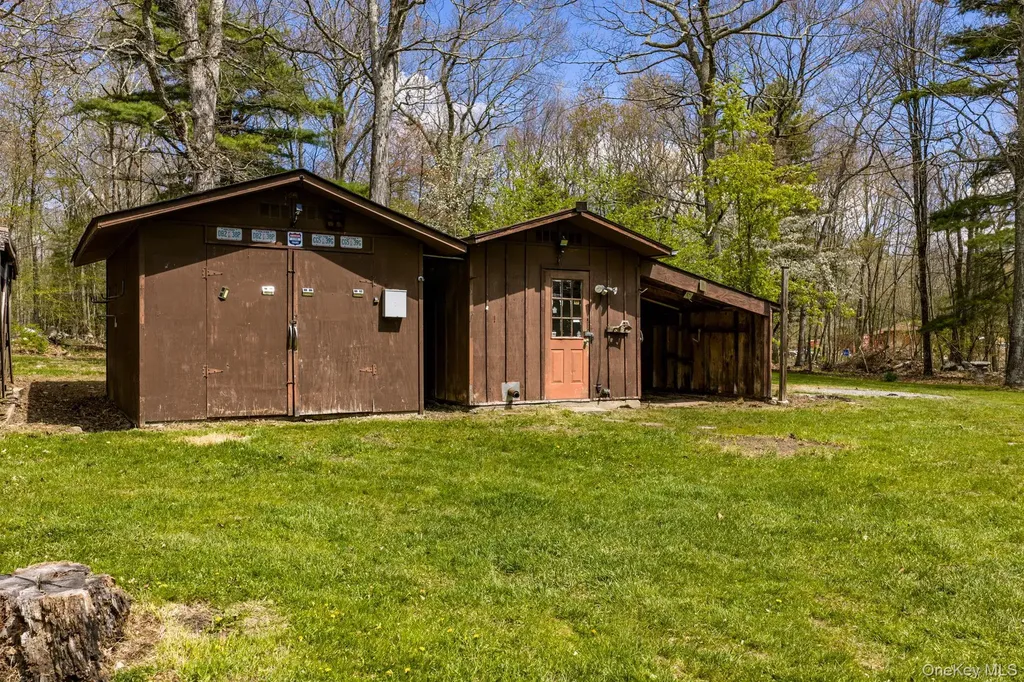 88 W Peenpack Trail Sparrowbush NY 12780