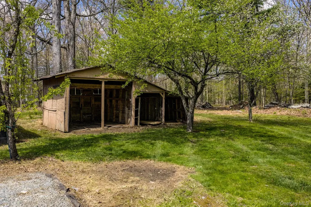 88 W Peenpack Trail Sparrowbush NY 12780