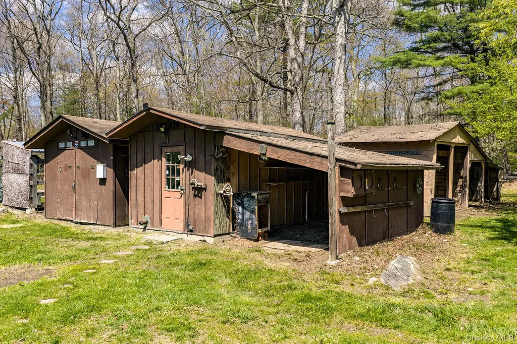 88 W Peenpack Trail Sparrowbush NY 12780
