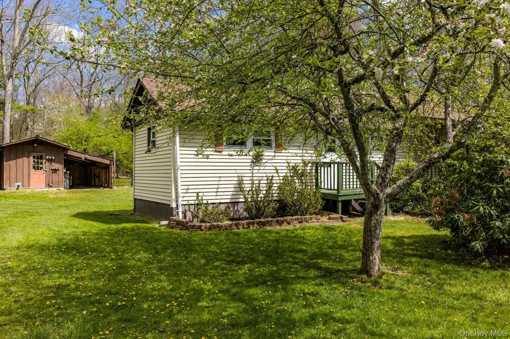 88 W Peenpack Trail Sparrowbush NY 12780