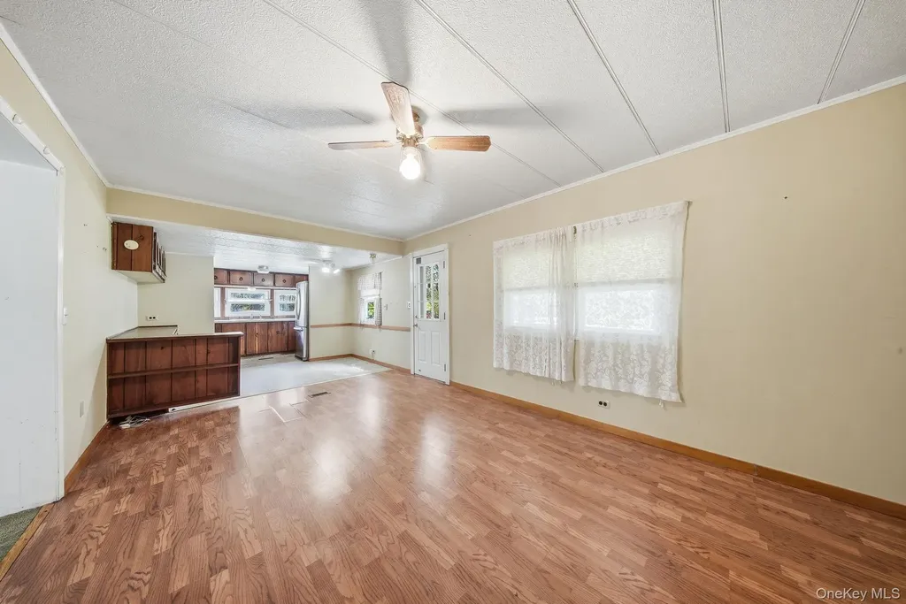 88 W Peenpack Trail Sparrowbush NY 12780