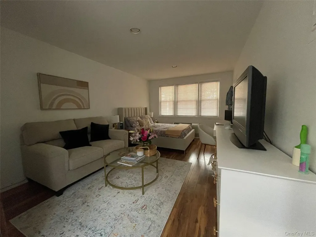 215 W Broadway Long Beach NY 11561